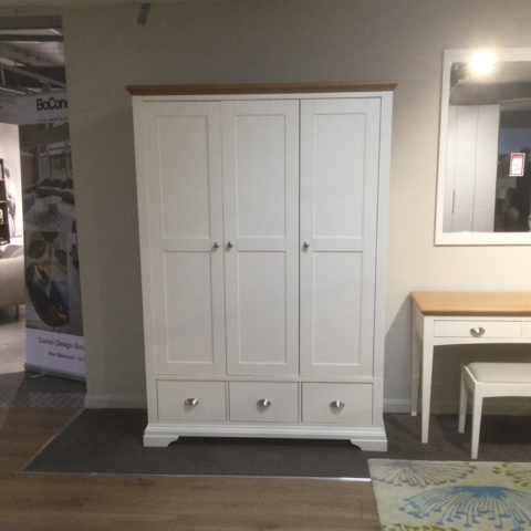 Camden Two Tone
Triple Wardrobe
Was £1,664 Now £949
VISIT US
Camden Two Tone
Triple Wardrobe
Was £1,664 Now £949
VISIT US
