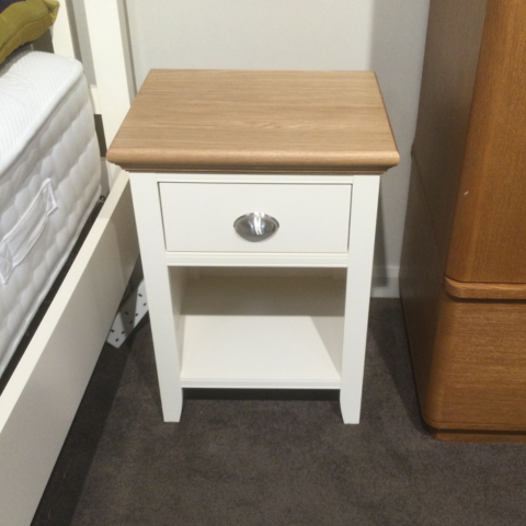 Camden Two Tone
1 Drawer Nightstand
Was £225 Now £129
VISIT US
Camden Two Tone
1 Drawer Nightstand
Was £225 Now £129
VISIT US