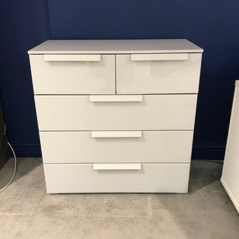 Aldona
5 Drawer Chest
Was £686 £349
Now £299
VISIT US
Aldona
5 Drawer Chest
Was £686 £349
Now £299
VISIT US