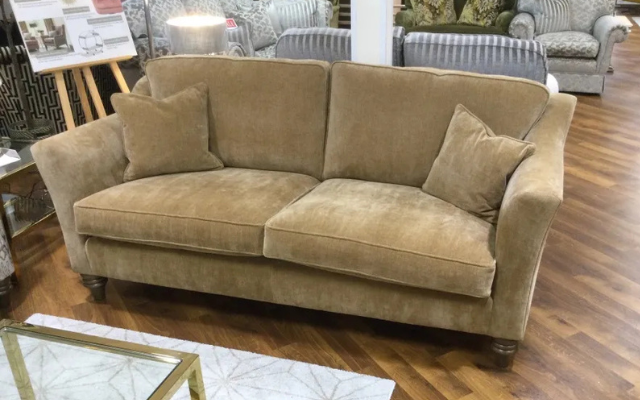 Cavendish
Major Sofa
Was £3,124 Now £1,649
VISIT US
Cavendish
Major Sofa
Was £3,124 Now £1,649
VISIT US