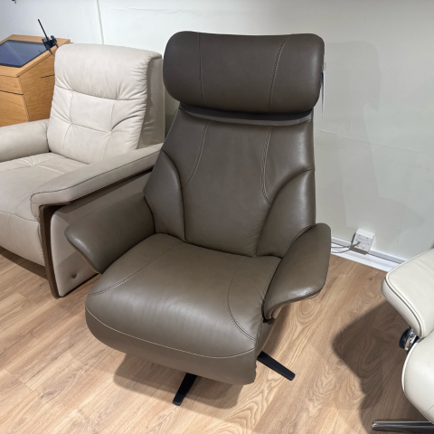 Stressless
Adam Power Chair
Was £3,894 Now £2,599
VISIT US
Stressless
Adam Power Chair
Was £3,894 Now £2,599
VISIT US