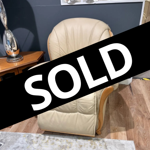 Hilton
Electric Recliner Chair
Was £1,798 Now £849
VISIT US
Hilton
Electric Recliner Chair
Was £1,798 Now £849
VISIT US