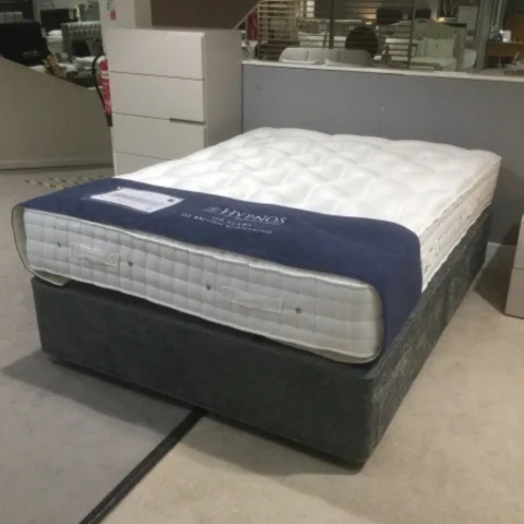 Hypnos Legacy
5ft 2+2 Drawer Divan
Was £2,882 Now £2,199
VISIT US
Hypnos Legacy
5ft 2+2 Drawer Divan
Was £2,882 Now £2,199
VISIT US
