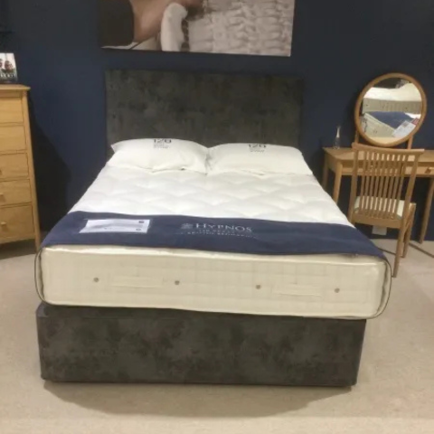 Hypnos Legacy I
5ft Divan with Headboard
Was £3,658 Now £2,699
VISIT US
Hypnos Legacy I
5ft Divan with Headboard
Was £3,658 Now £2,699
VISIT US