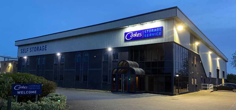 Cookes Storage Stratford-upon-Avon has everything you need for safe, secure, and flexible storage.
Whether you’re moving home, renovating, or a business needing space for stock, materials, or paperwork, our Stratford-upon-Avon facility could be exactly what you’re looking for. With advanced security and access-control systems, you can store your belongings with confidence, knowing they’re protected around the clock.