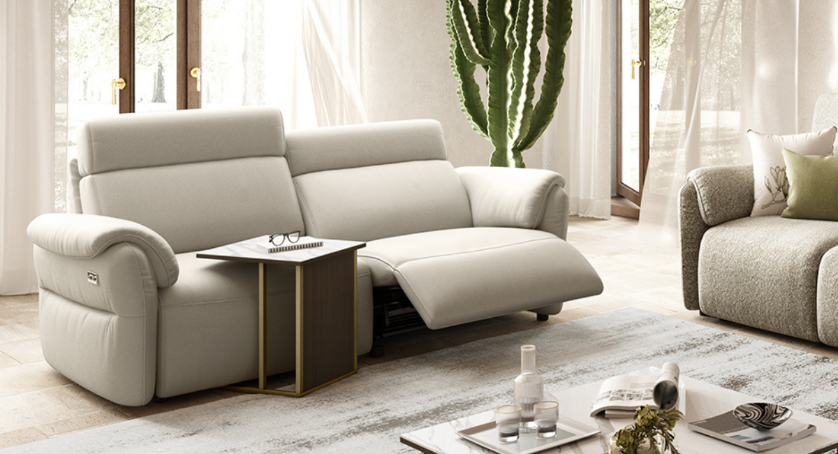 The Dual Power Motion mechanism enables a smooth, controlled recline of the entire seat while also allowing the headrest to be adjusted independently. This dual-function design gives you the ability to fine-tune both support and posture, ensuring your seating position is customised to your exact comfort and ergonomic needs.