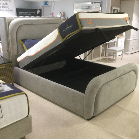 Highgrove
5ft Aether End Opening Ottoman
Was £1,821 Now £999
VISIT US
Highgrove
5ft Aether End Opening Ottoman
Was £1,821 Now £999
VISIT US