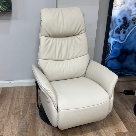 Azure 8951
Small Lift & Rise Chair
Was £4,697 Now £3,149
VISIT US
Azure 8951
Small Lift & Rise Chair
Was £4,697 Now £3,149
VISIT US