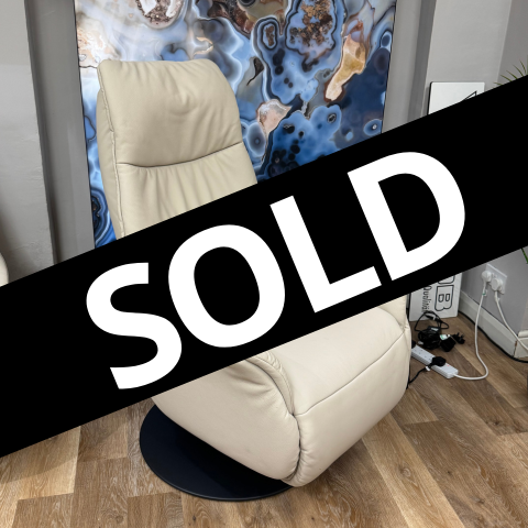 Azure 8951
Large Lift & Rise Chair
Was £3,897 Now £2,599
VISIT US
Azure 8951
Large Lift & Rise Chair
Was £3,897 Now £2,599
VISIT US