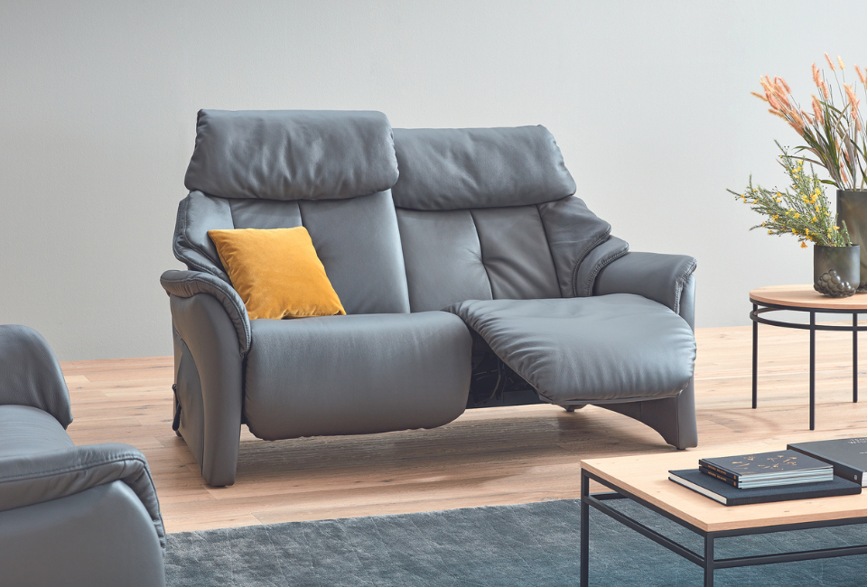 Time to unwind in style with the Chester. Designed with both comfort and versatility in mind, the collection offers a range of elegant options, including sofas with the luxurious CUMULY reclining function or fixed seating, as well as beautifully curved sofa designs. Complete your space with coordinating footstools and practical table surfaces to create the perfect setting for relaxation. Turn your living room into a true sanctuary of comfort and calm.