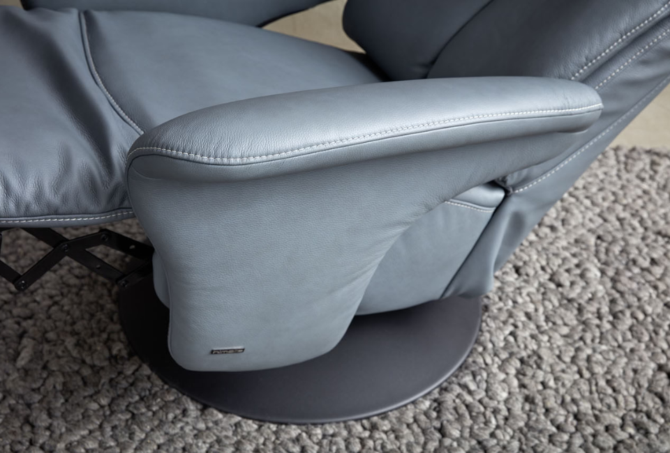• Recliner with integrated leg rest and adjustable backrest
• Optional external battery available
• AGR-certified for ergonomic comfort and back support – www.agr-ev.de/en
• Available in four sizes: S, M, L and XL
• Six model options including manual, electric 2- or 3-motor versions, with or without Lift & Rise, plus a heavy-duty Lift & Rise model
• Eight stylish base options including 3 star-shaped bases and 5 base plate designs
• Two seat comfort tensions available: Superlastic Soft and Superlastic Medium
• Adjustable headrest tilt angle for personalised support
• Separate adjustment of the leg rest and backrest
• Electric headrest adjustment available
• Full 360° swivel functionality
• XL version features a higher backrest and extended leg rest
• Heavy-duty recliner option available
• Optional seat heating for added comfort
• Seat heights available in 44, 46, 50 and 52 cm
• Seat depths available in 52, 54, 56 and 58 cm
• Seat widths available in 50 cm and 59 cm for the heavy-duty model