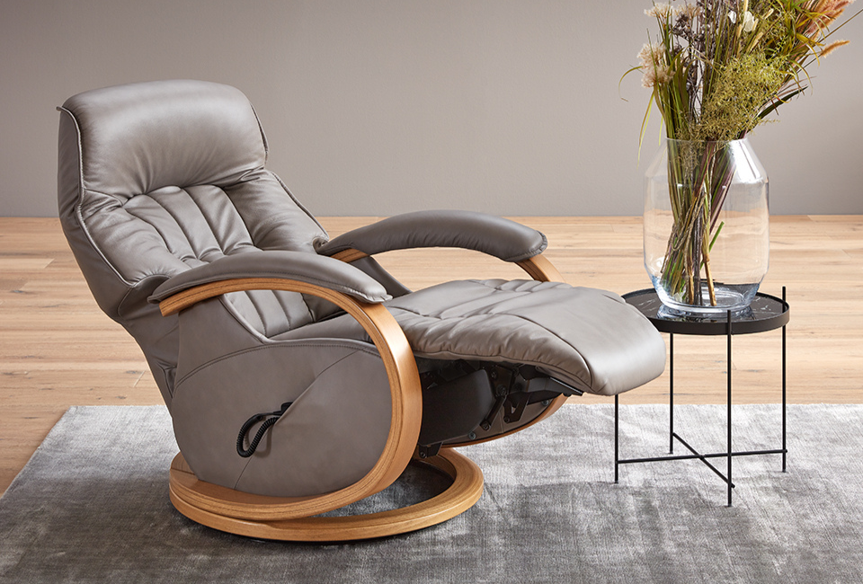 A perfect choice for every home and style.

The Himolla Mosel recliner is available in two different sizes, making it easy to find the ideal fit for your comfort needs and living space.

For a beautifully coordinated look, the mosel pairs perfectly with the himolla rhine sofa collection. Together, they create a calm and inviting living space designed for relaxing, unwinding and escaping the everyday.
