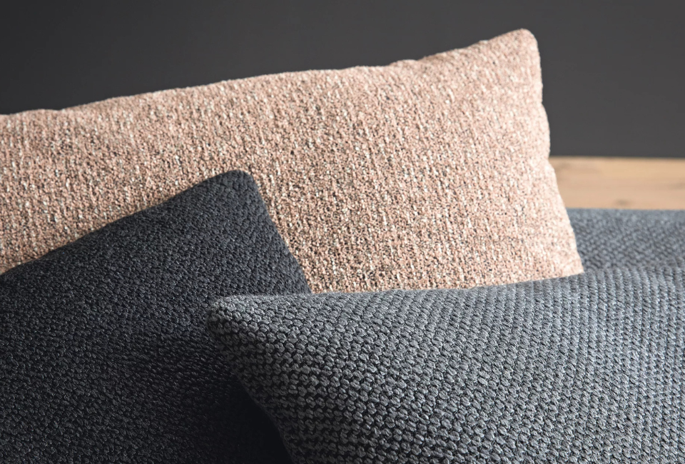 Style your home your way with himolla furniture.
Choose from a wide selection of high-quality fabrics and leathers in a variety of colours and finishes to create the perfect look for your living room. Designed for comfort and crafted to suit your individual style, Himolla furniture fits beautifully into any home.
