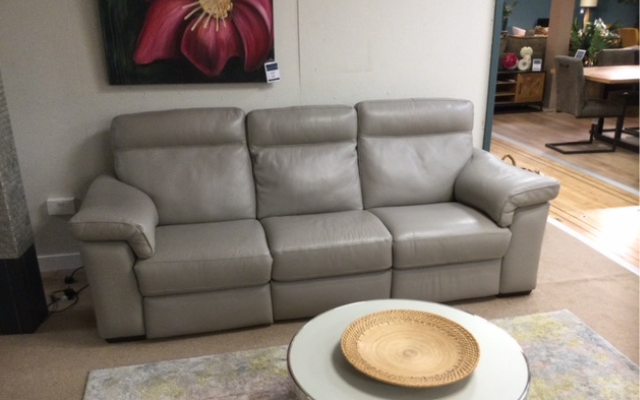 Brivado
3 Seater Recliner Sofa
Was £4,410 Now £2,199
VISIT US
Brivado
3 Seater Recliner Sofa
Was £4,410 Now £2,199
VISIT US