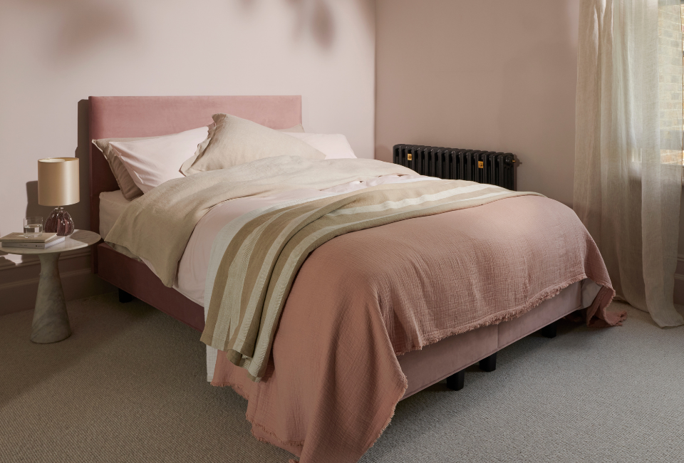 Crafted from the finest natural materials, the Vispring Elite mattress is designed to deliver luxurious comfort with every night's sleep. A sumptuous blend of British fleece wool and cotton creates a naturally soft, breathable sleeping surface, while a bonded wool comfort layer provides lasting resilience and consistent comfort. Beneath the surface, a responsive single-layer pocket spring system adapts to your body's movements, offering tailored support and helping to promote a restful, restorative sleep.
