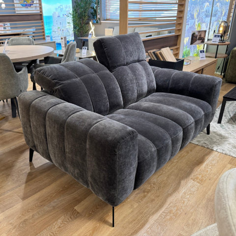 Portento
Loveseat
Was £4,446 Now £999
VISIT US
Portento
Loveseat
Was £4,446 Now £999
VISIT US