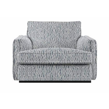 Duresta Monte Carlo Grand Chair