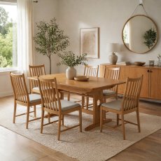 Ercol Windsor Medium Extending Table & 6 Chairs