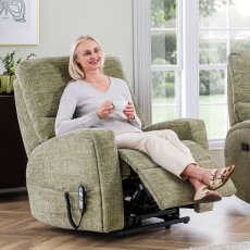 Petite Manual Recliner 4