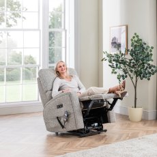 Petite CZ Riser Recliner 4
