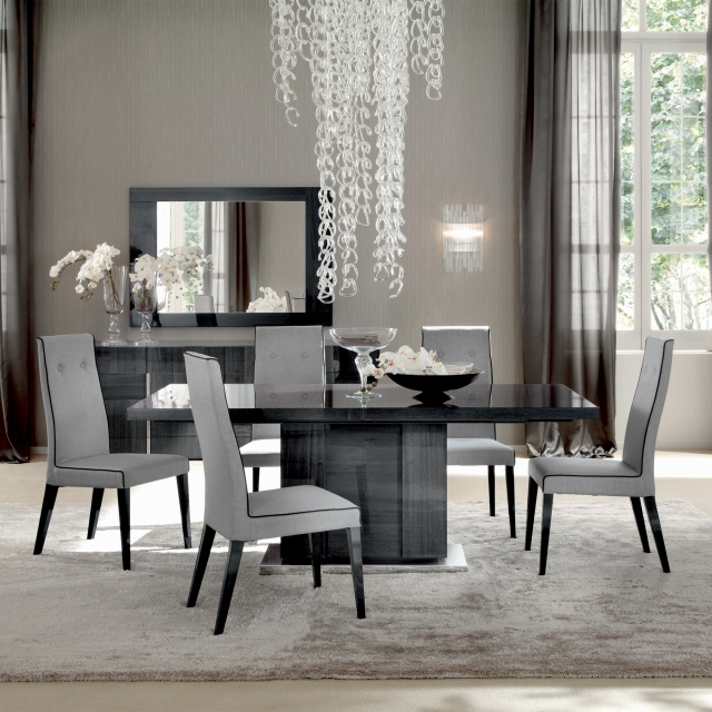 Monte Carlo Table & 6 Chairs 1