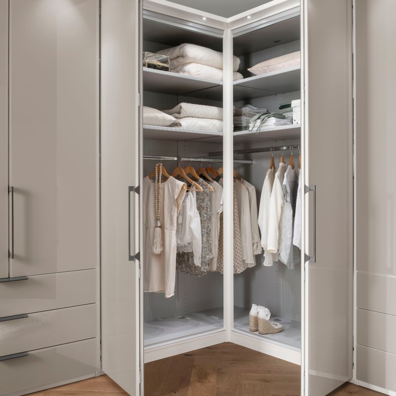 Corner closet hotsell
